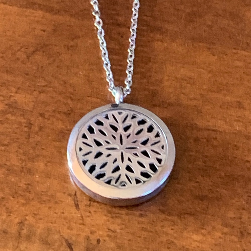 NEW Kaleidoscope Diffuser Necklace